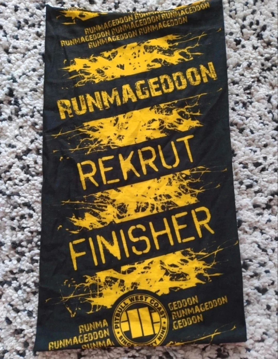 Zestaw sportowy – koszulka + 2 pary legginsów + komin Runmageddon