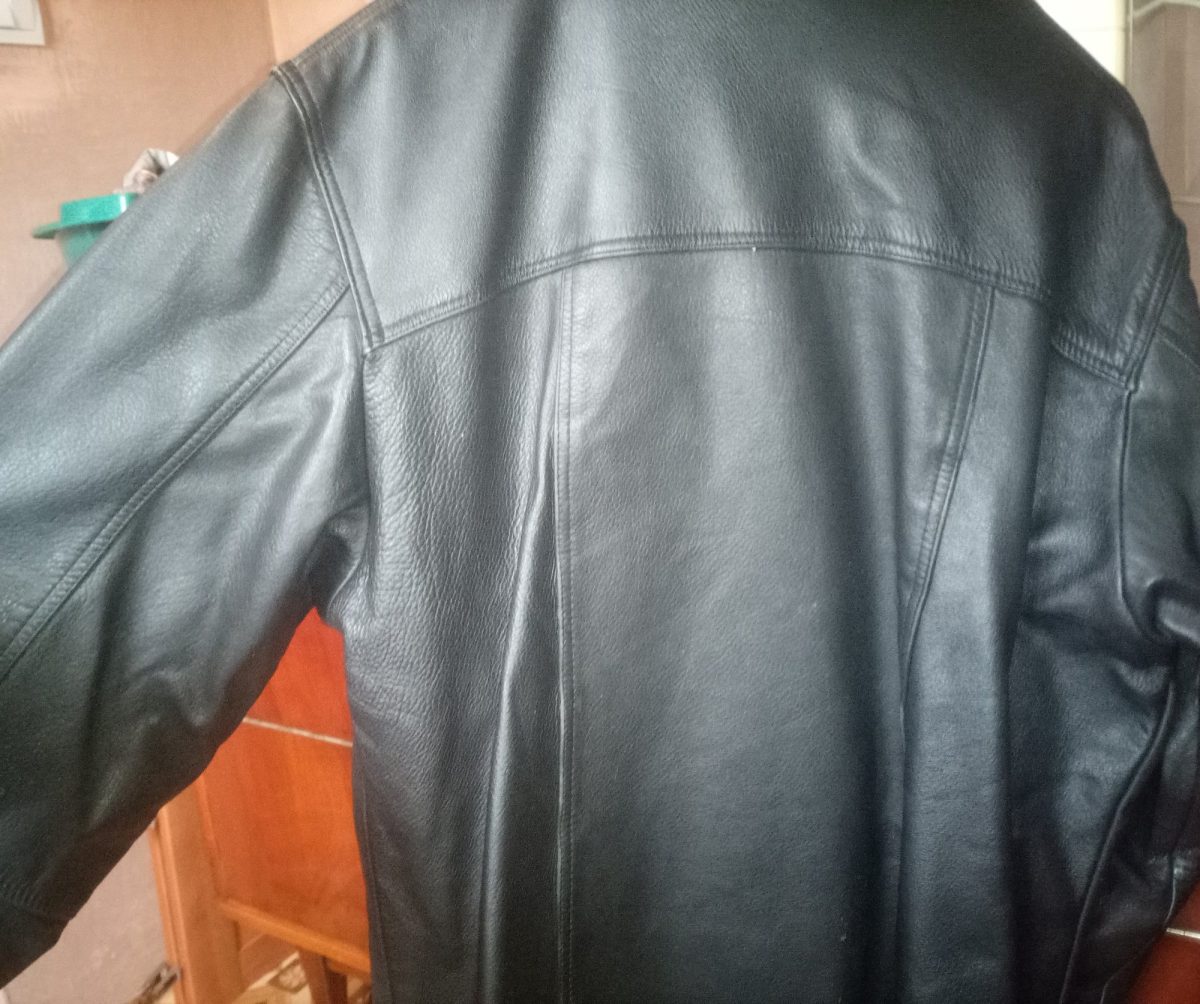 Czarna męska elegancka kurtka jesienna