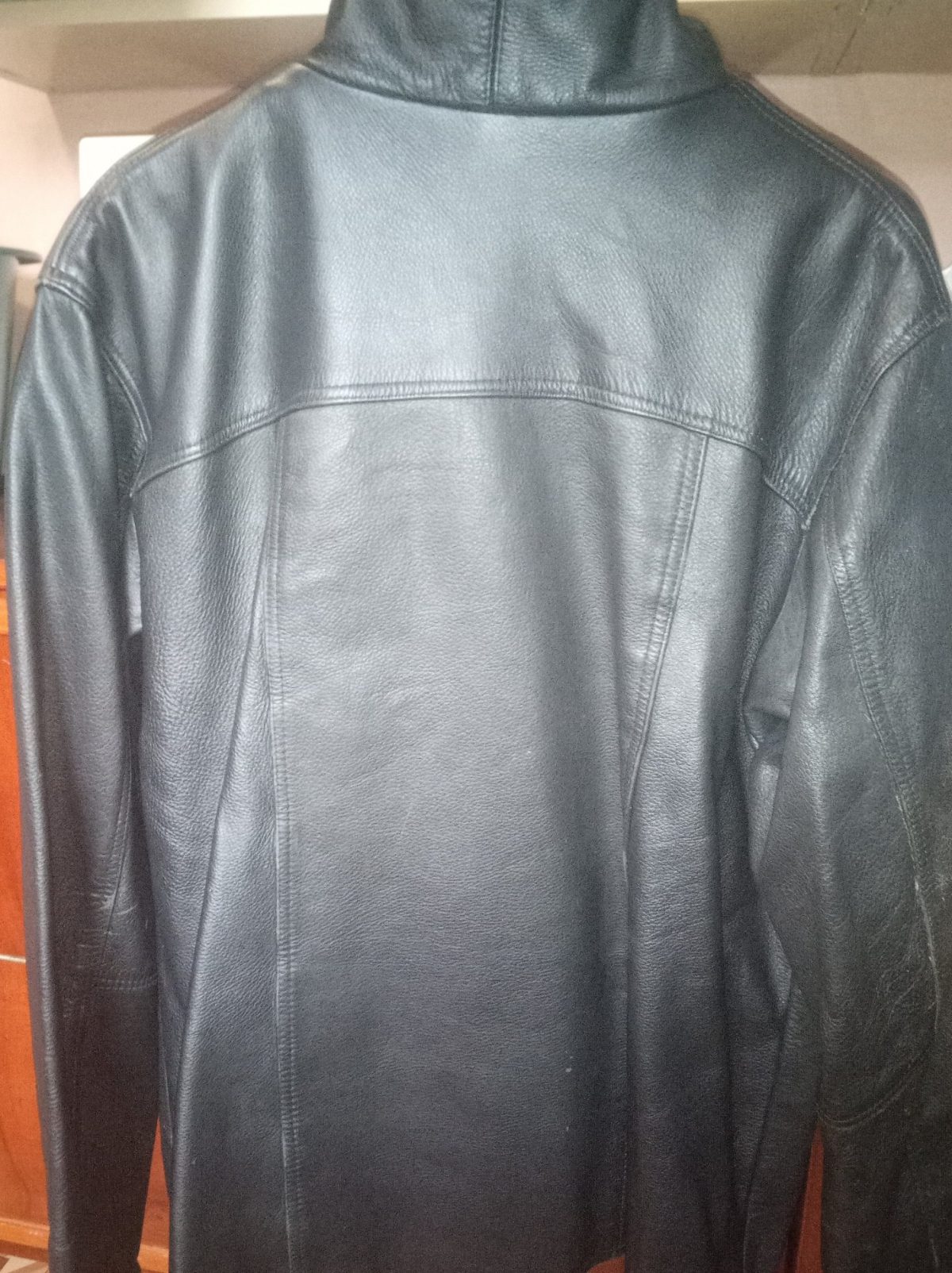 Czarna męska elegancka kurtka jesienna