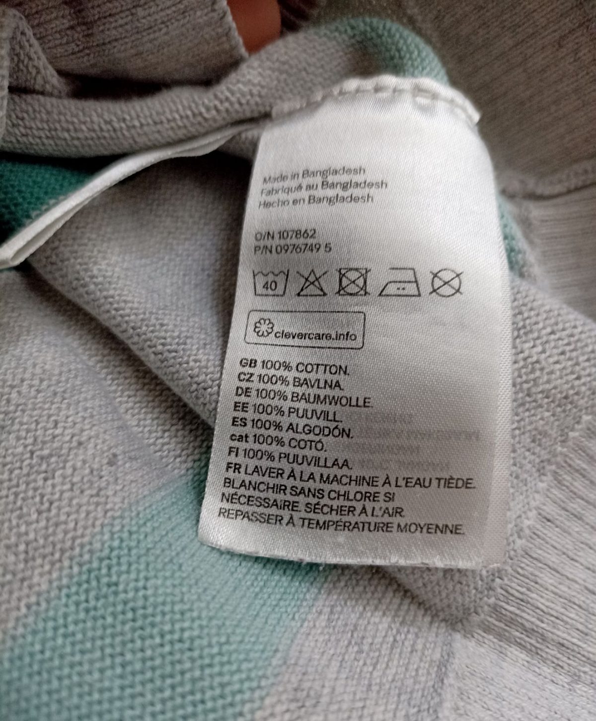 Szary w kolorowe paski sweter dla chłopca H&M 122/128
