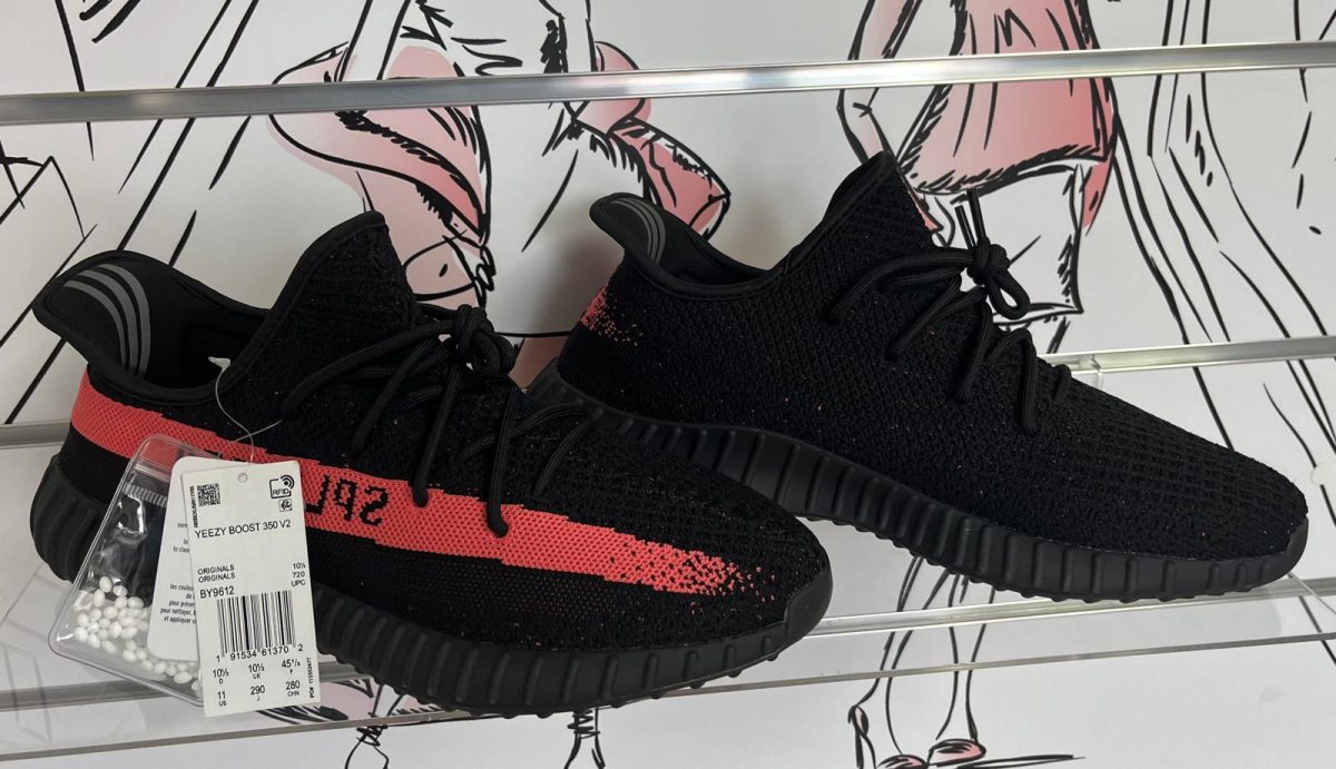 Adidas Yeezy Boost 350 V2 „Red Stripe” rozmiar 45 1/3