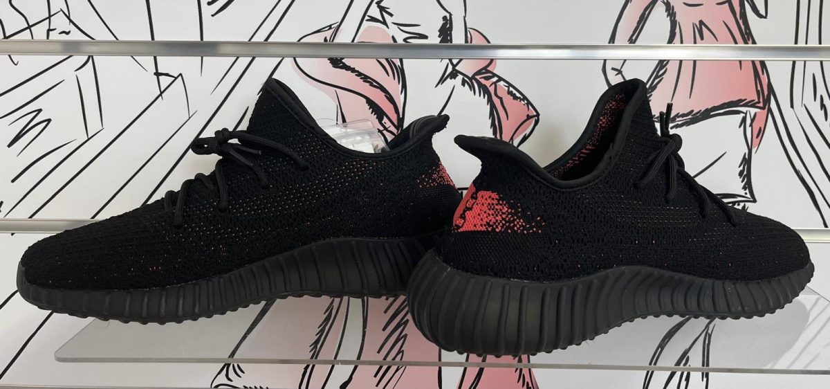 Adidas Yeezy Boost 350 V2 „Red Stripe” rozmiar 45 1/3