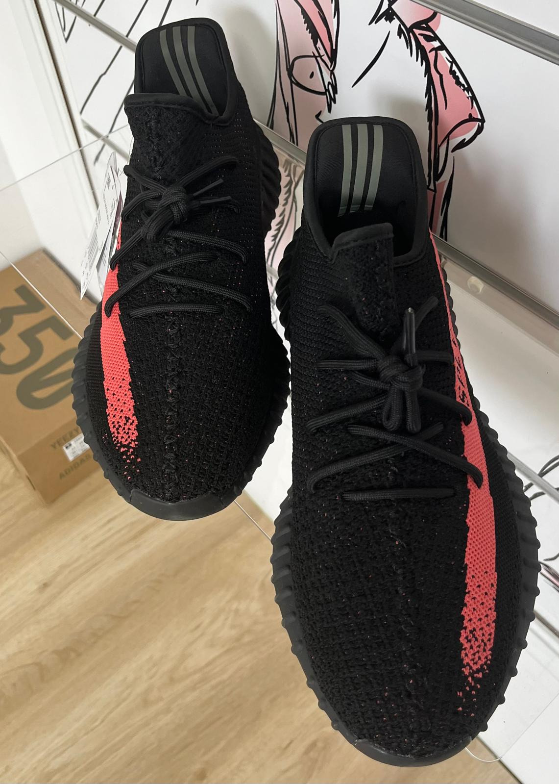 Adidas Yeezy Boost 350 V2 „Red Stripe” rozmiar 45 1/3