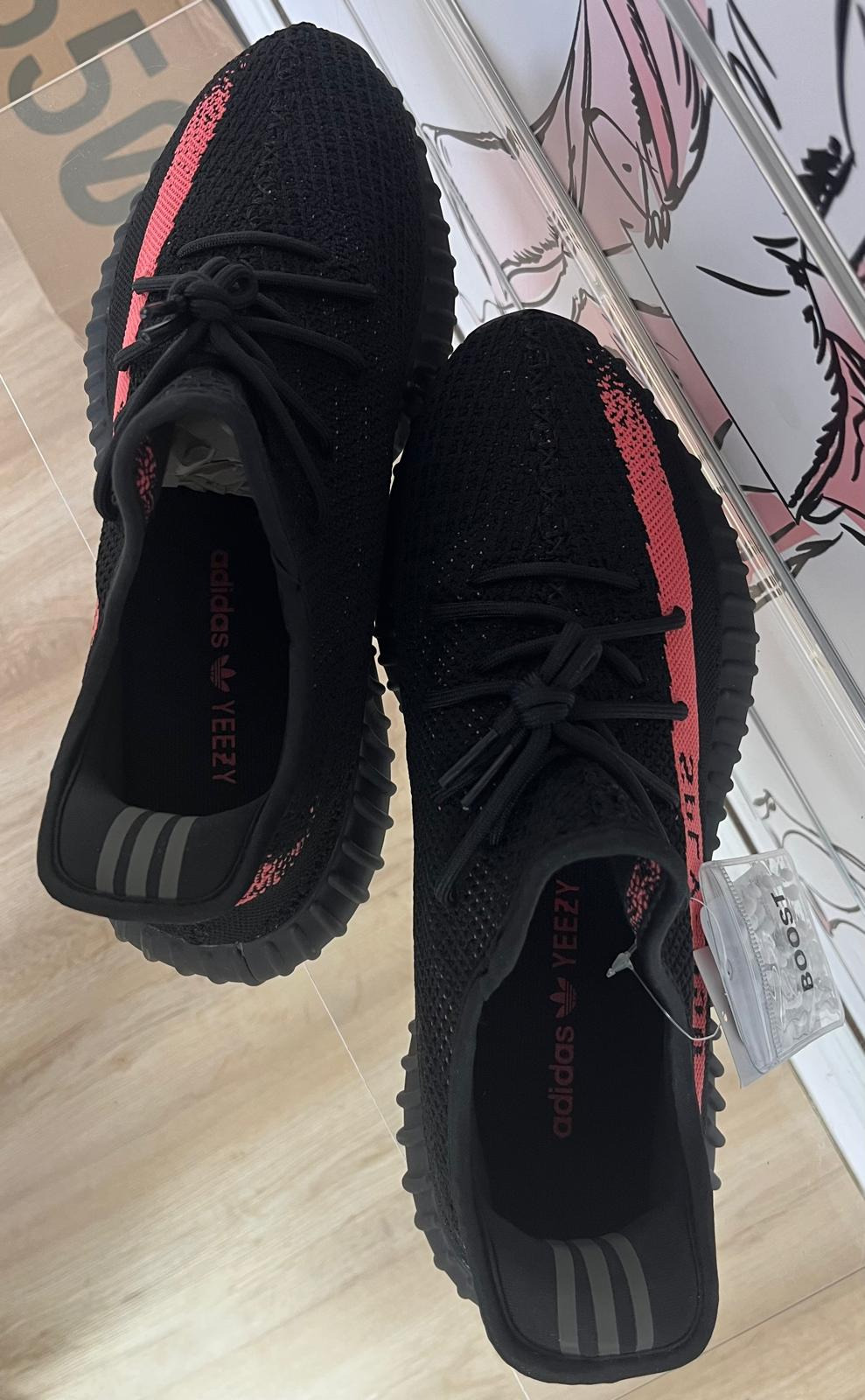 Adidas Yeezy Boost 350 V2 „Red Stripe” rozmiar 45 1/3
