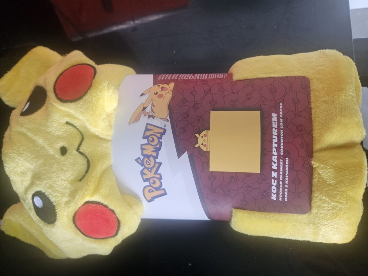 Koc z kapturem pokemon pikachu