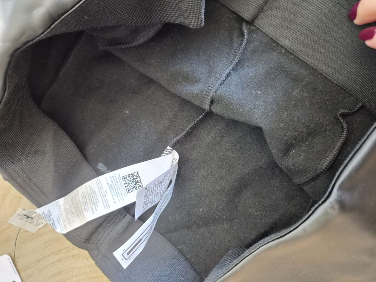 Czarne spodnie jak skórzane tezenis thermal L dzwony flare fit