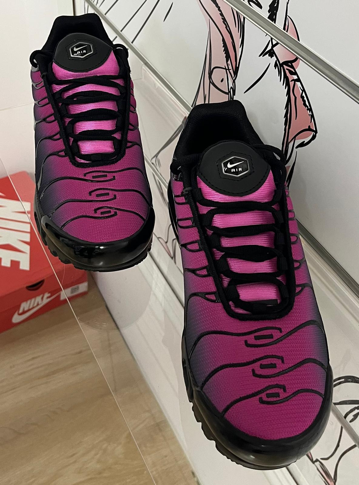 Nike Air Max Plus „Black/Hyper Pink” rozmiar 42