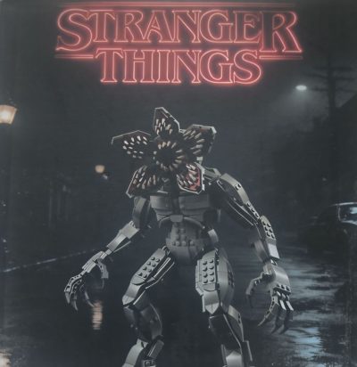 zestaw klocków konstrukcyjnych przedstawiający figurkę Demogorgona z popularnego serialu Stranger Things.