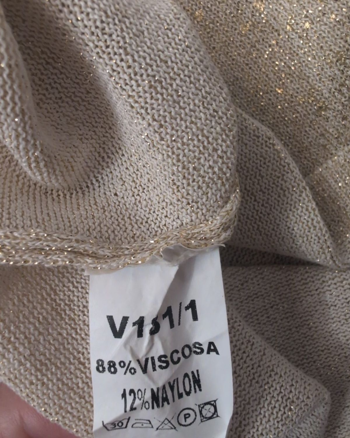 Dzianinowy top bez rękawów ze złotym połyskiem, Made in Italy, zdjęcie z aparatu Vistitio